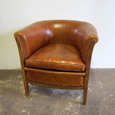 Traditional cabriolet armchair