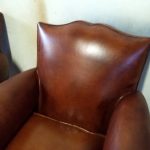 Paire de fauteuils club ancien cuir - Detail 2