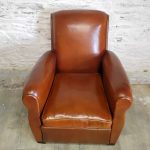 Paire de fauteuils club cuir ancien dossier droit - Detail 1