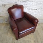 Fauteuil club ancien dossier fleur - Detail 1