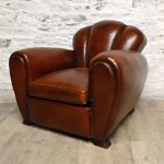 Fauteuil club cuir ancien dossier fleur - Detail 1
